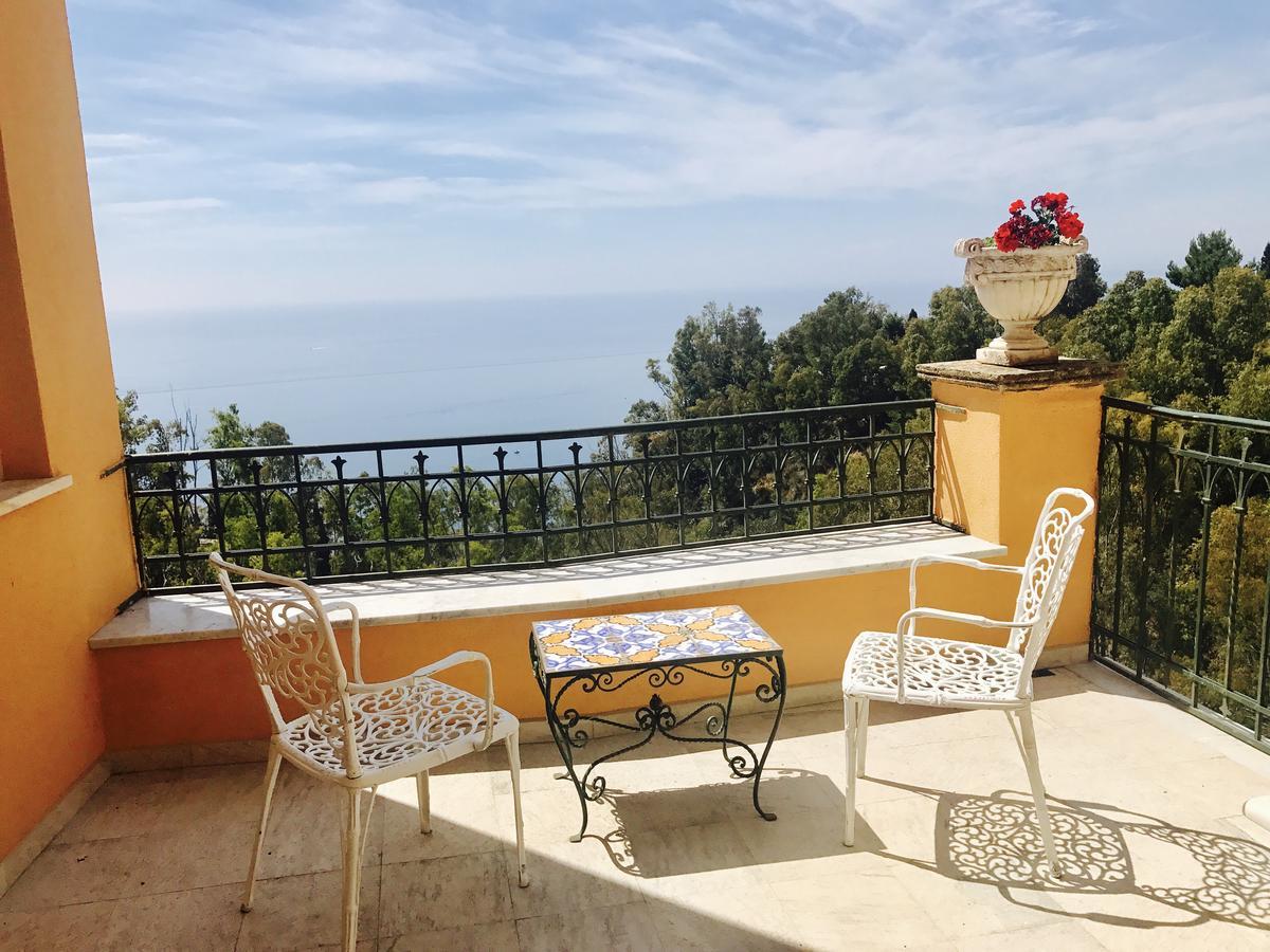 Hotel Villa Riis Taormina Exterior foto