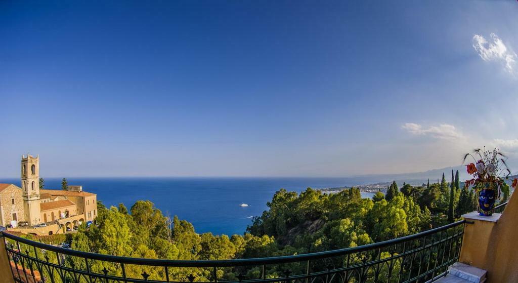 Hotel Villa Riis Taormina Exterior foto